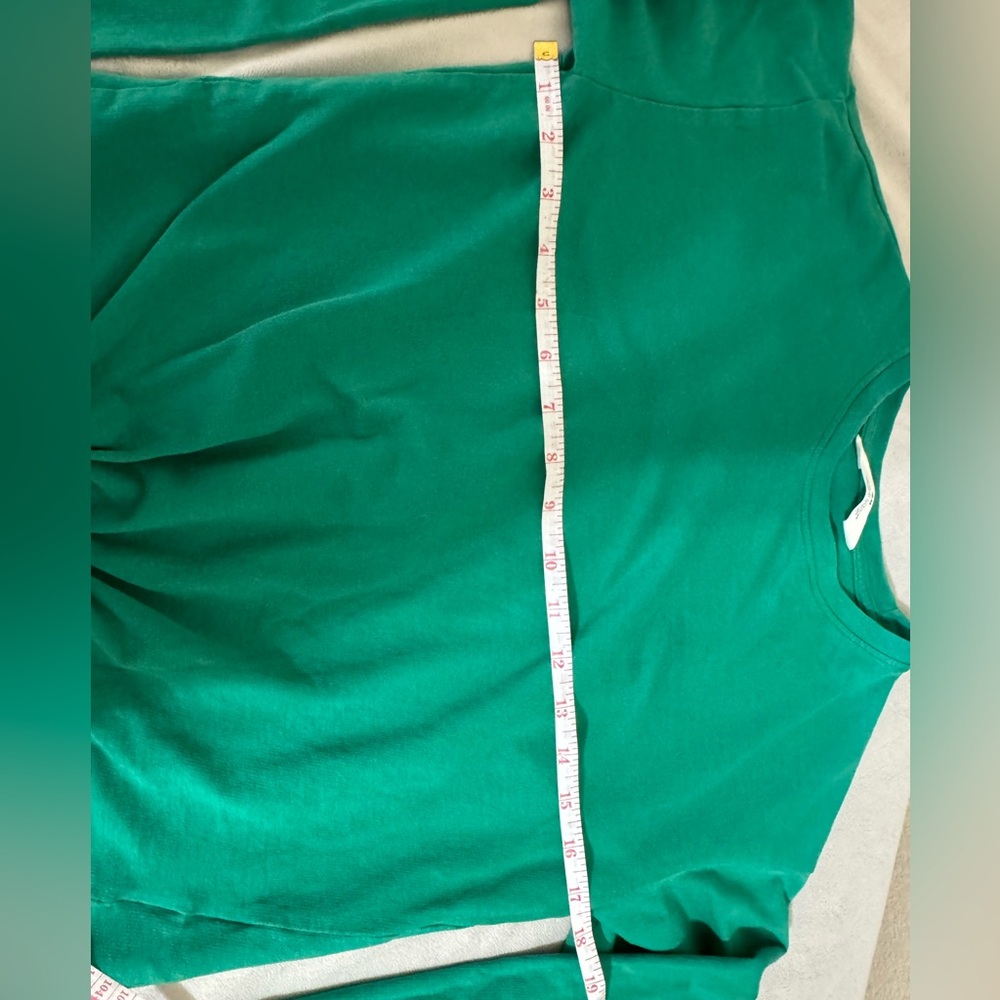 H&M Green Long Sleeve T-Shirt Youth 13-14Y (US 18) Basic Crew Neck Top - Picture 3 of 5
